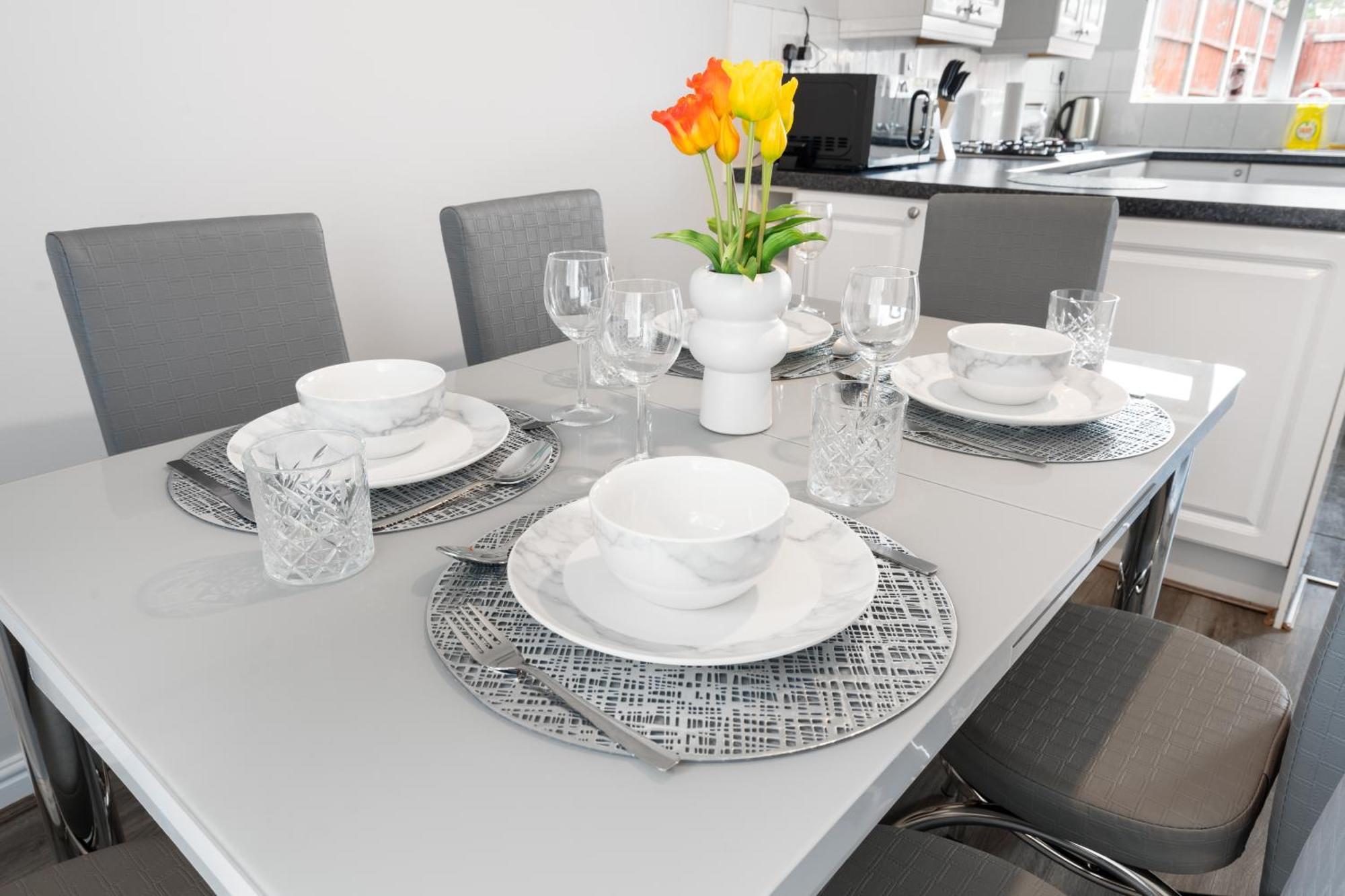 A Charming 3 Bed Home Next To Nec And Birmingham International Airport Marston Green Bagian luar foto