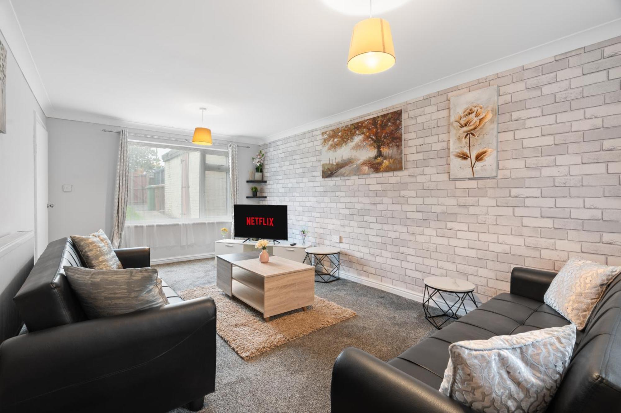 A Charming 3 Bed Home Next To Nec And Birmingham International Airport Marston Green Bagian luar foto