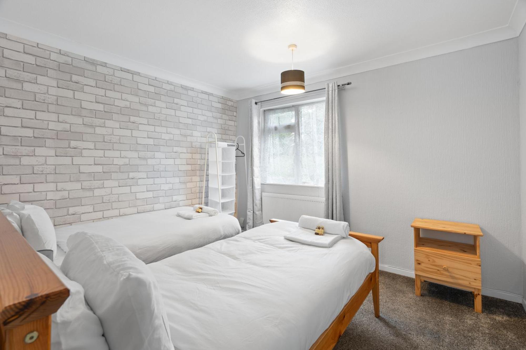 A Charming 3 Bed Home Next To Nec And Birmingham International Airport Marston Green Bagian luar foto
