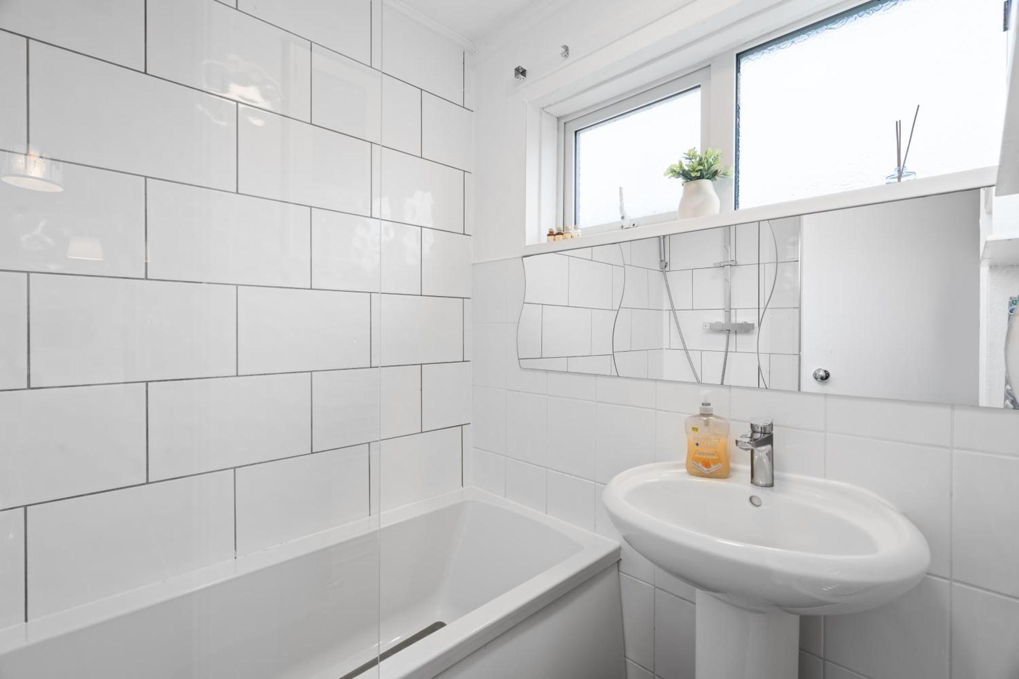 A Charming 3 Bed Home Next To Nec And Birmingham International Airport Marston Green Bagian luar foto